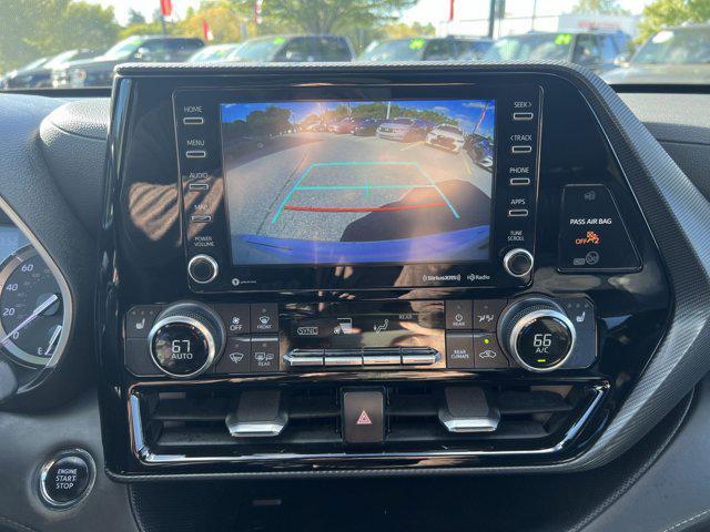 used 2022 Toyota Highlander car, priced at $34,500
