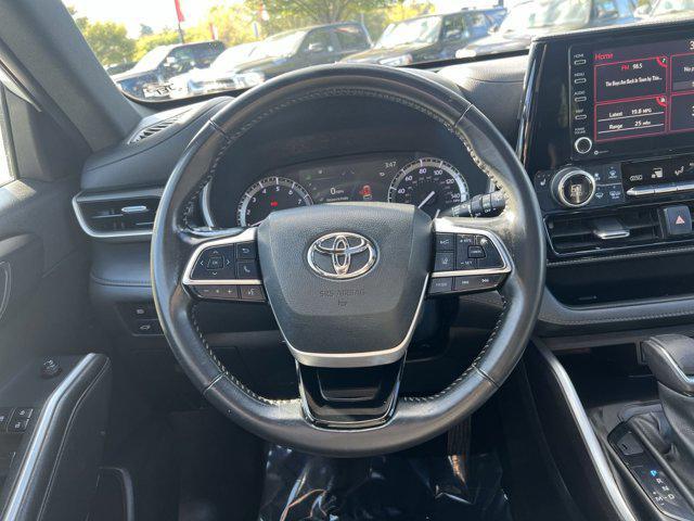 used 2022 Toyota Highlander car, priced at $34,500