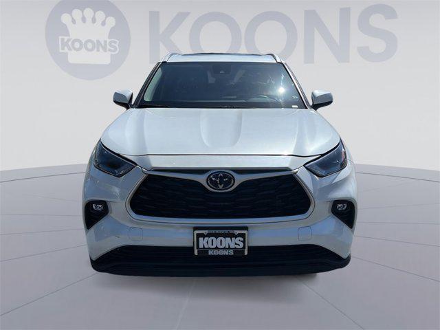 used 2022 Toyota Highlander car, priced at $37,400