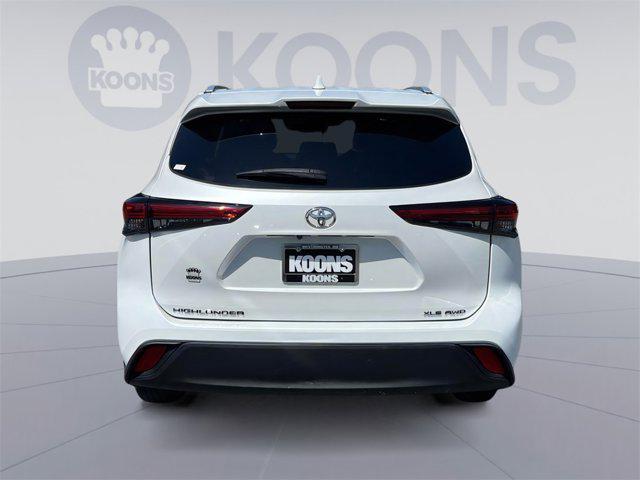 used 2022 Toyota Highlander car, priced at $37,400