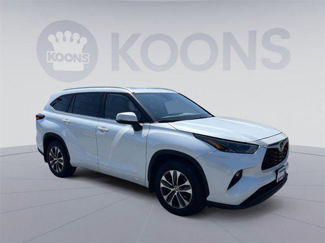 used 2022 Toyota Highlander car, priced at $37,400
