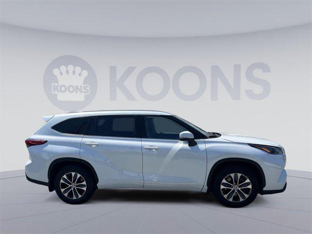 used 2022 Toyota Highlander car, priced at $37,400