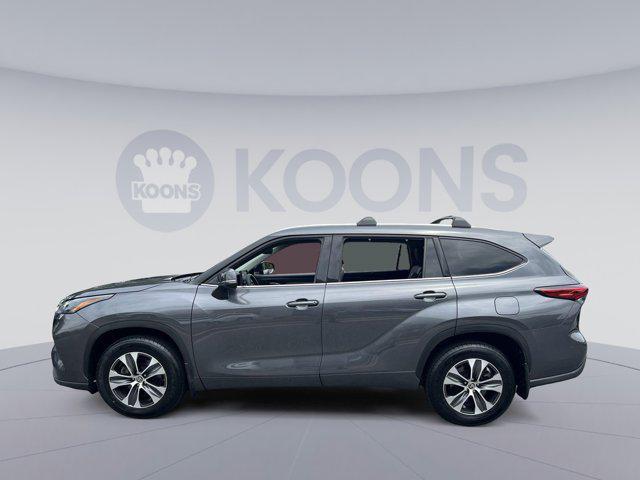 used 2022 Toyota Highlander car, priced at $34,900