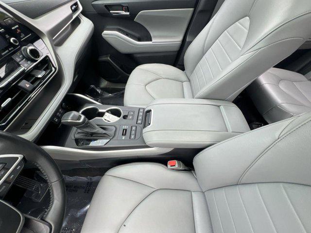 used 2022 Toyota Highlander car, priced at $34,900