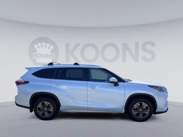 used 2023 Toyota Highlander Hybrid car, priced at $40,000