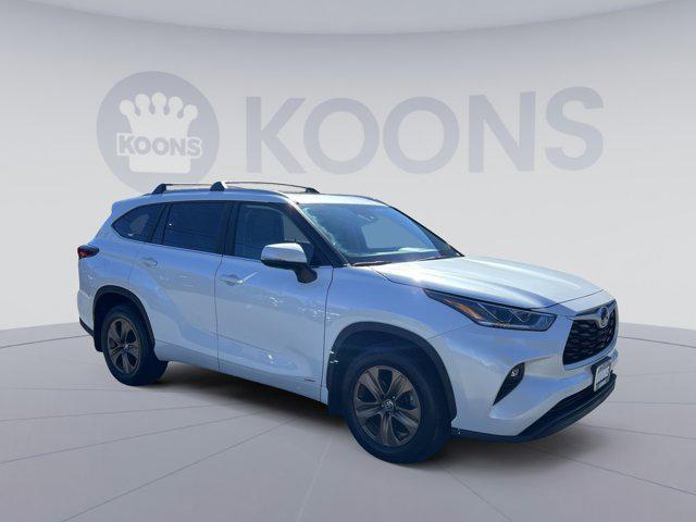 used 2023 Toyota Highlander Hybrid car, priced at $40,000