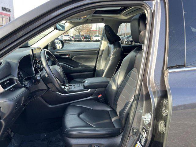 used 2021 Toyota Highlander car, priced at $33,000