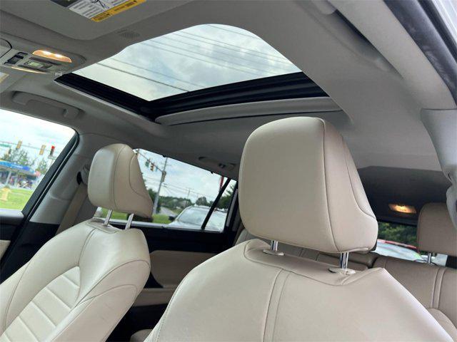 used 2022 Toyota Highlander car, priced at $38,600