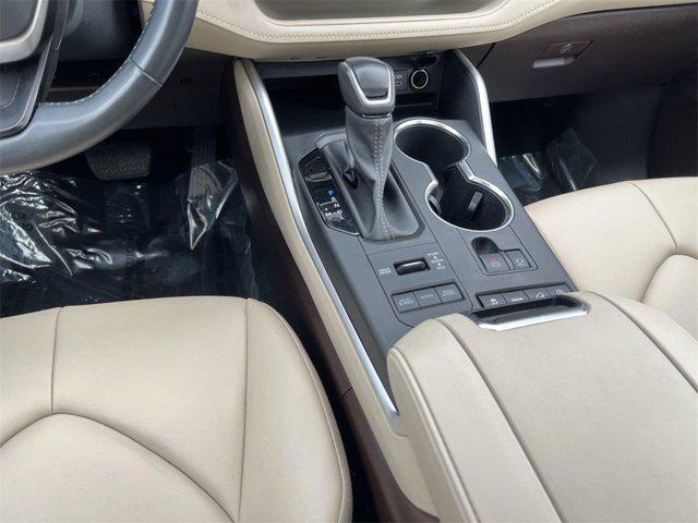 used 2022 Toyota Highlander car, priced at $38,600