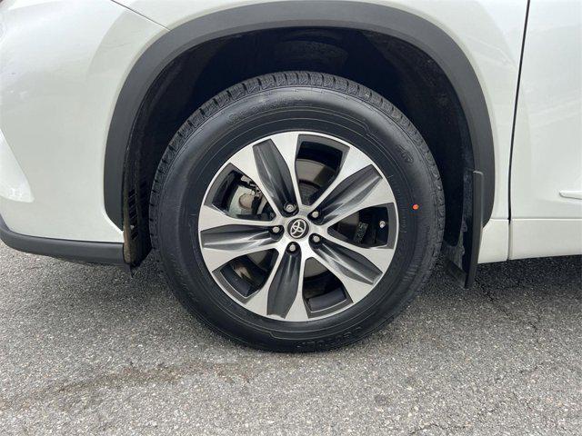 used 2022 Toyota Highlander car, priced at $38,600