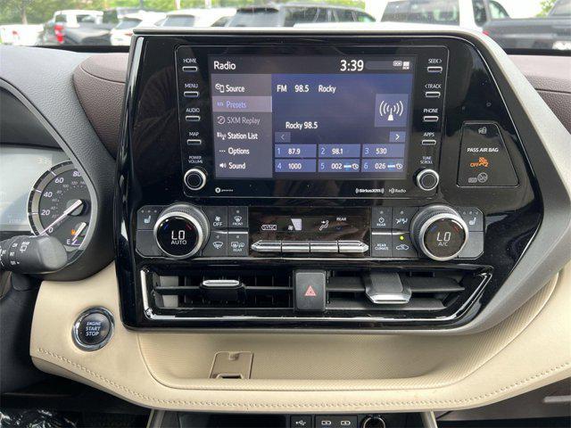 used 2022 Toyota Highlander car, priced at $38,600