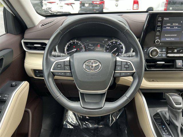used 2022 Toyota Highlander car, priced at $38,600