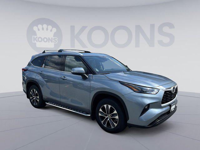 used 2022 Toyota Highlander car, priced at $39,400