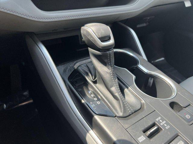 used 2022 Toyota Highlander car, priced at $39,400
