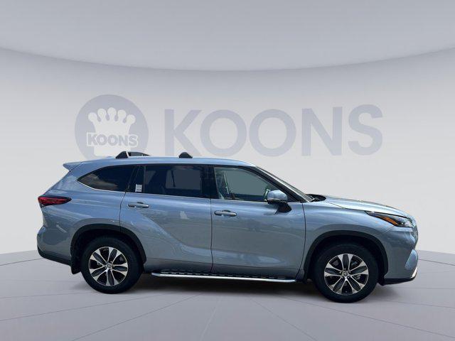 used 2022 Toyota Highlander car, priced at $39,400