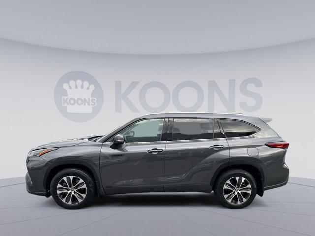 used 2021 Toyota Highlander Hybrid car, priced at $33,000