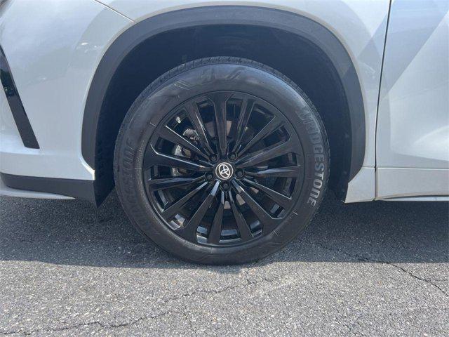 used 2023 Toyota Highlander car, priced at $43,100