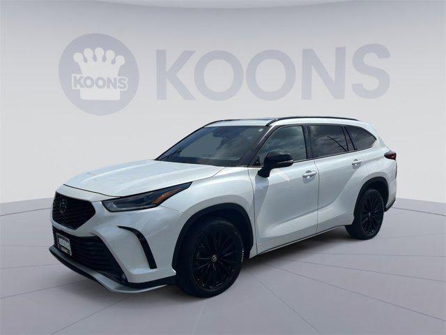used 2023 Toyota Highlander car, priced at $43,100