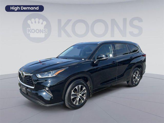 used 2021 Toyota Highlander car, priced at $33,900