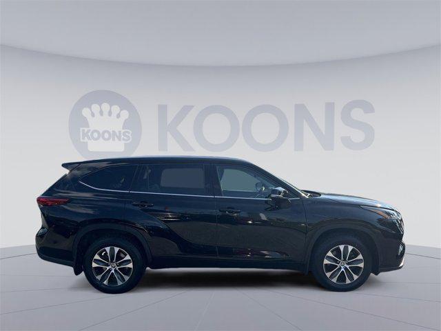 used 2021 Toyota Highlander car, priced at $33,900