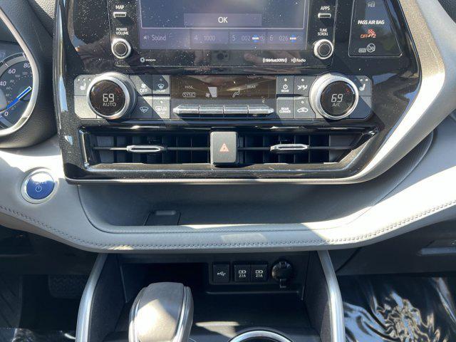 used 2021 Toyota Highlander Hybrid car, priced at $32,885