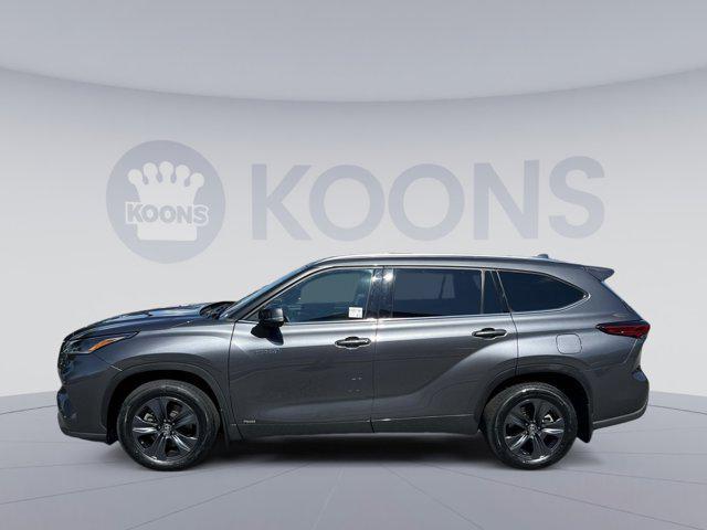 used 2021 Toyota Highlander Hybrid car, priced at $32,885