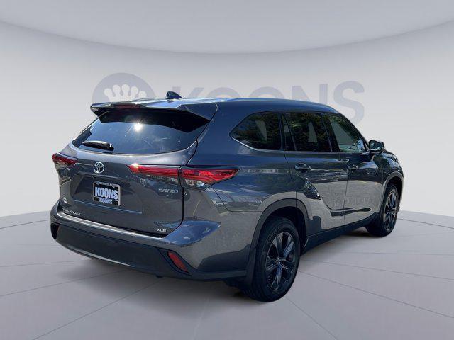 used 2021 Toyota Highlander Hybrid car, priced at $32,885