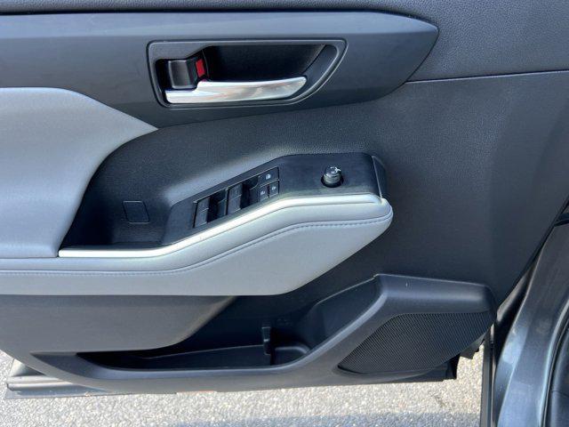 used 2021 Toyota Highlander Hybrid car, priced at $32,885