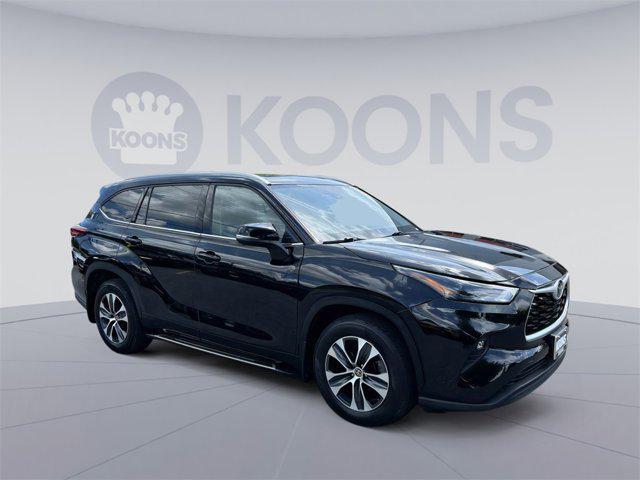 used 2022 Toyota Highlander car, priced at $37,000
