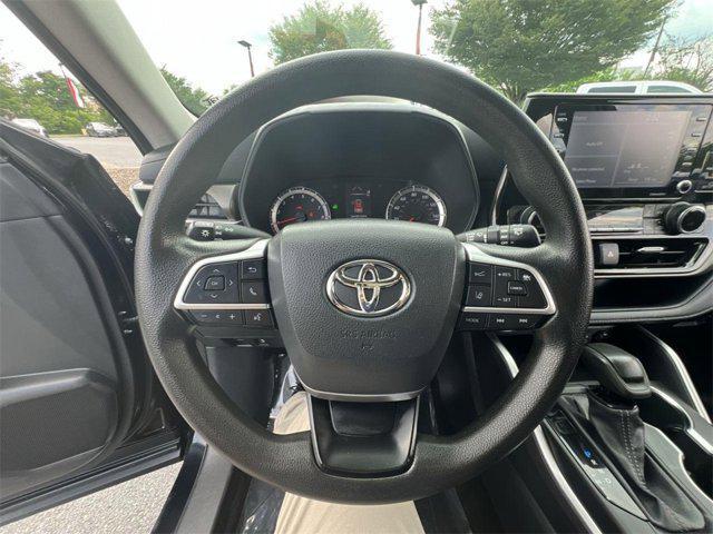 used 2022 Toyota Highlander car, priced at $32,200