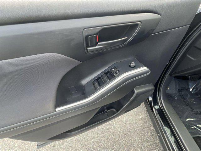 used 2022 Toyota Highlander car, priced at $32,200