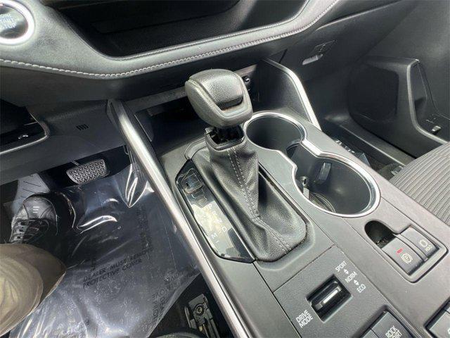 used 2022 Toyota Highlander car, priced at $32,200