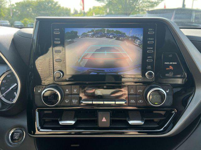 used 2022 Toyota Highlander car, priced at $37,200