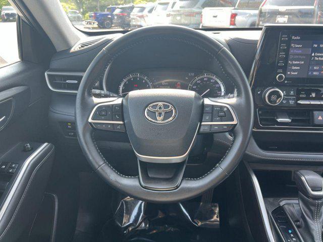 used 2022 Toyota Highlander car, priced at $37,200
