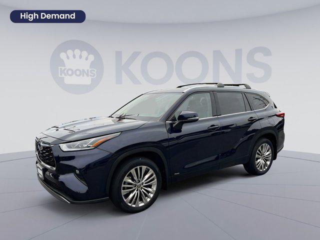 used 2022 Toyota Highlander Hybrid car, priced at $48,000