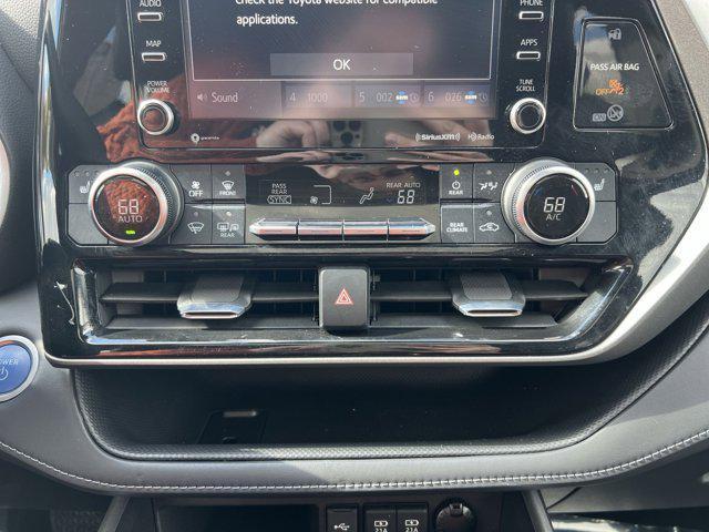 used 2021 Toyota Highlander Hybrid car, priced at $36,100