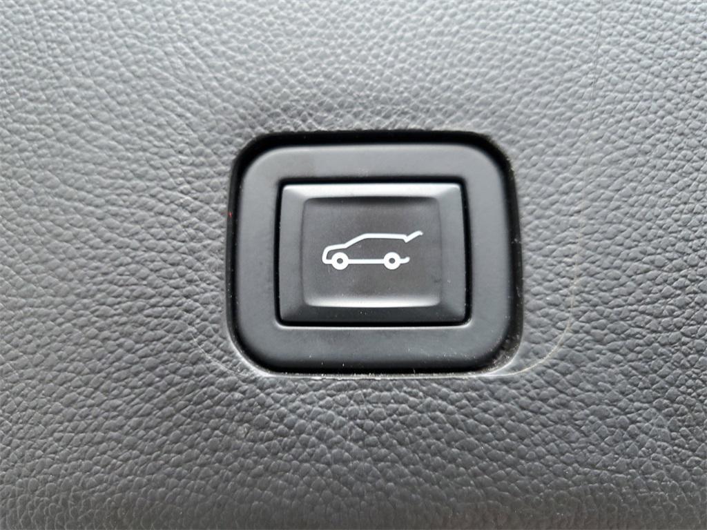 used 2020 Chevrolet Traverse car, priced at $23,969
