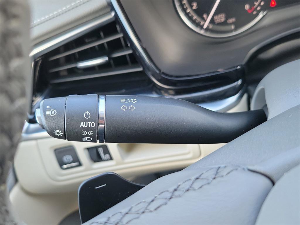 used 2024 Cadillac XT6 car, priced at $48,399