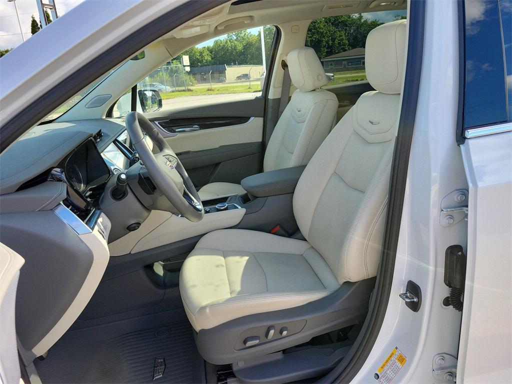 used 2024 Cadillac XT6 car, priced at $48,399