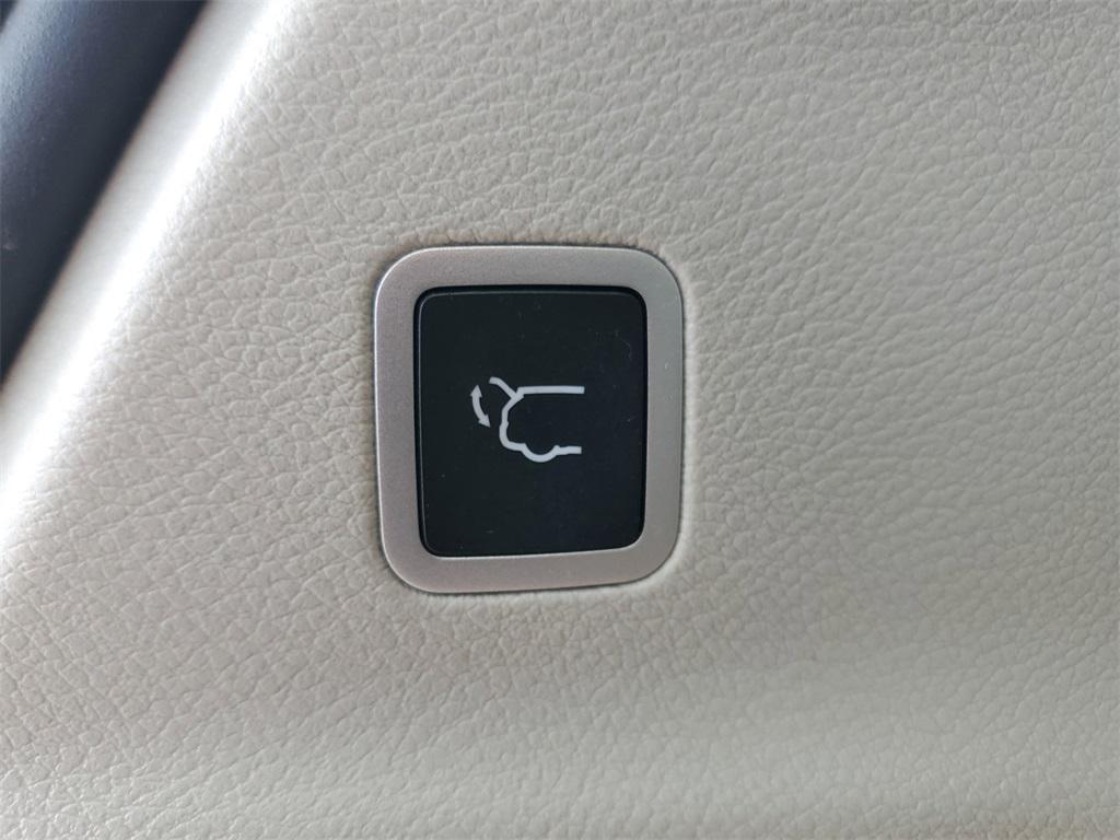 used 2020 Chrysler Pacifica car, priced at $17,699