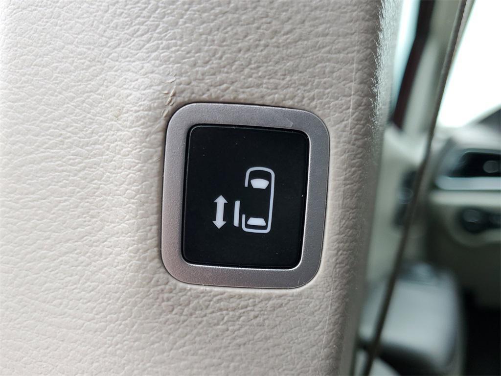 used 2020 Chrysler Pacifica car, priced at $17,699