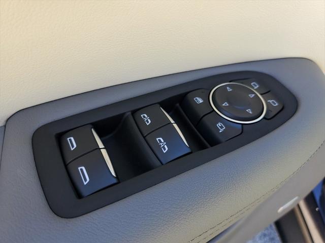 new 2025 Cadillac XT5 car, priced at $45,663