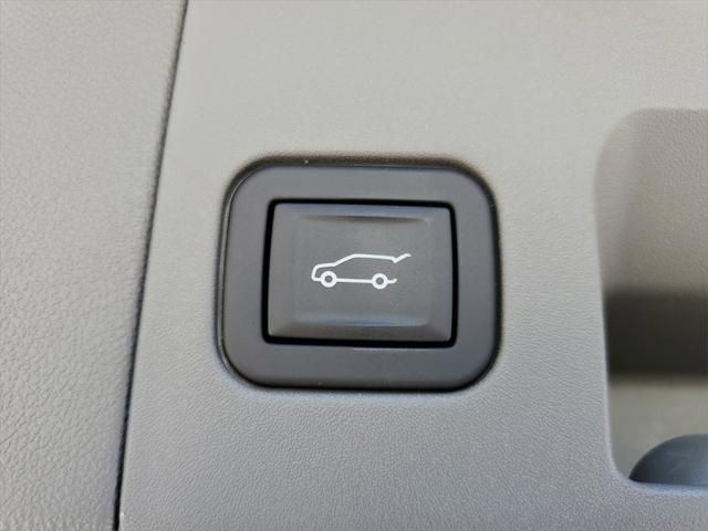 new 2025 Cadillac XT5 car, priced at $45,663