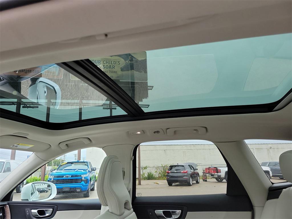 used 2022 Volvo XC60 car, priced at $24,999
