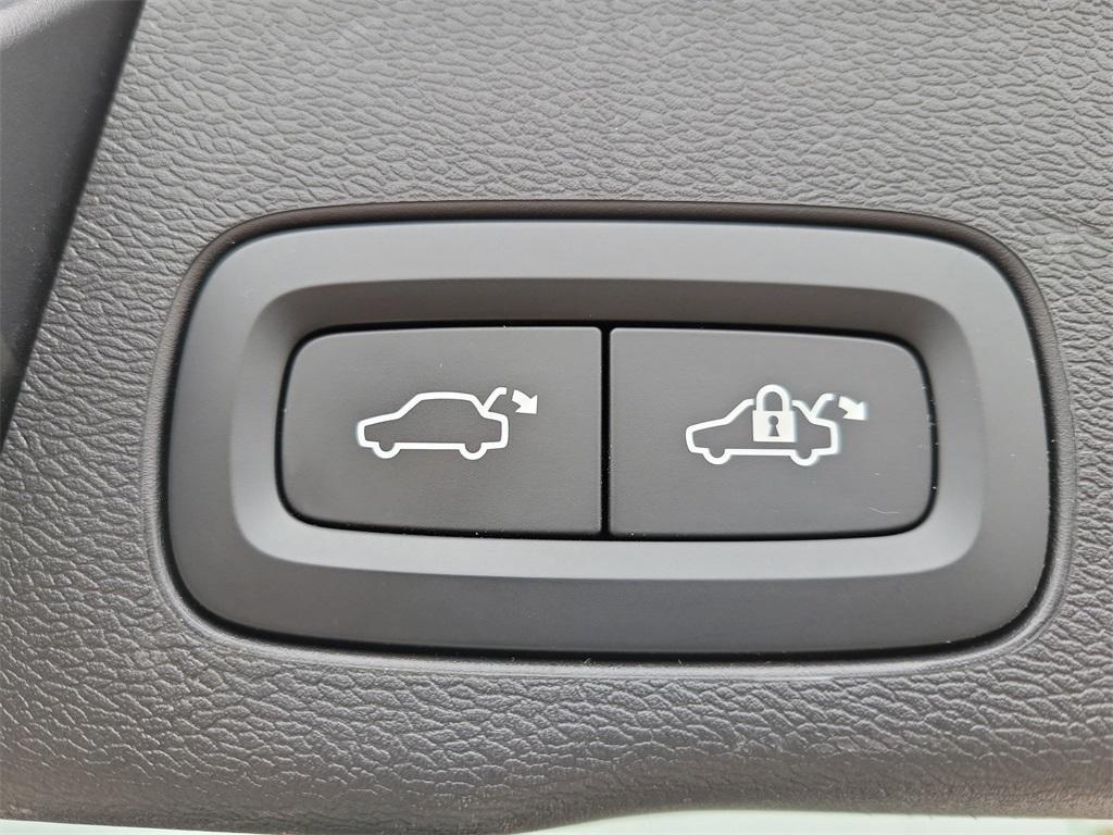 used 2022 Volvo XC60 car, priced at $24,999