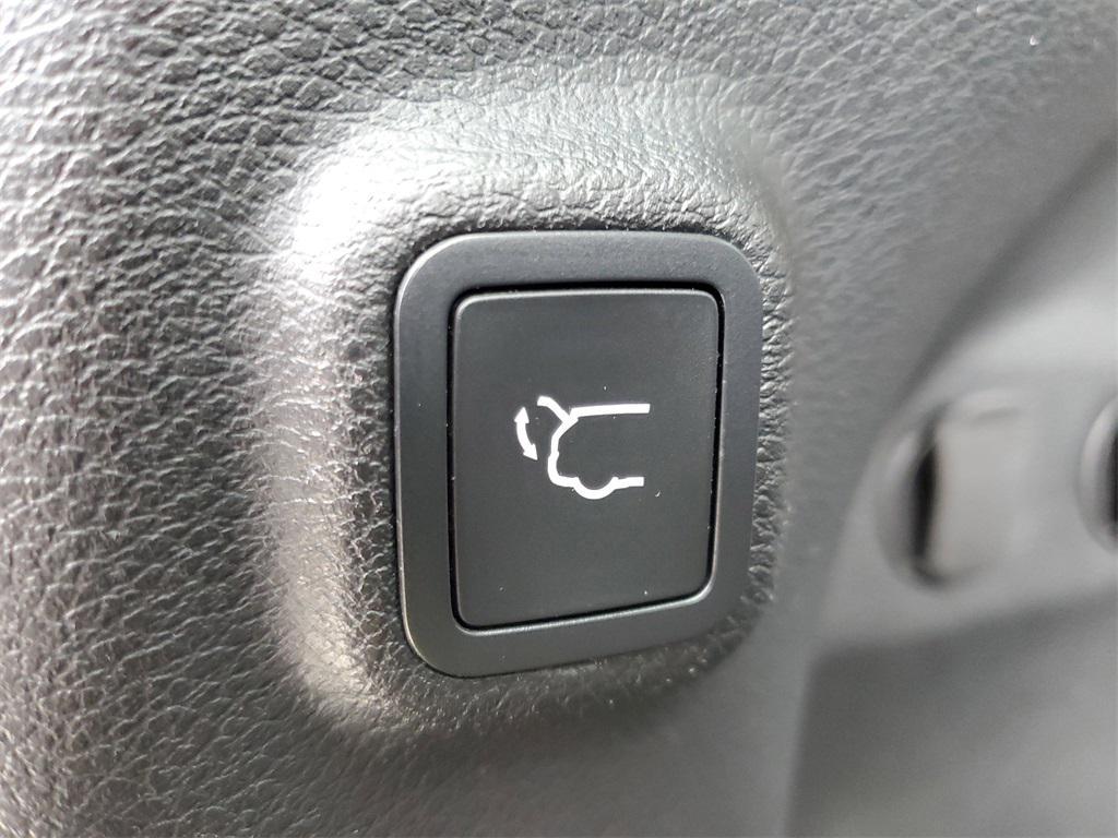 used 2019 Jeep Cherokee car, priced at $17,498