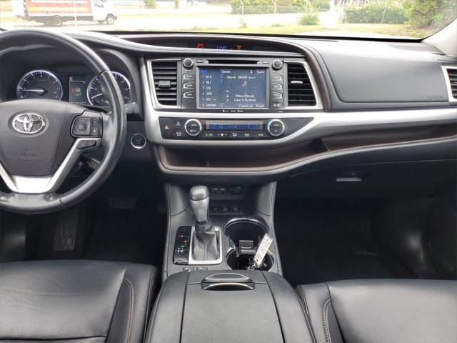 used 2019 Toyota Highlander car, priced at $28,999