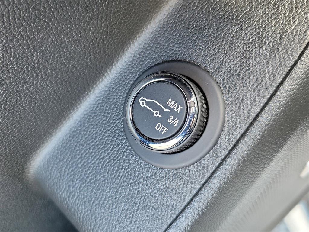 used 2023 Chevrolet Traverse car, priced at $38,909
