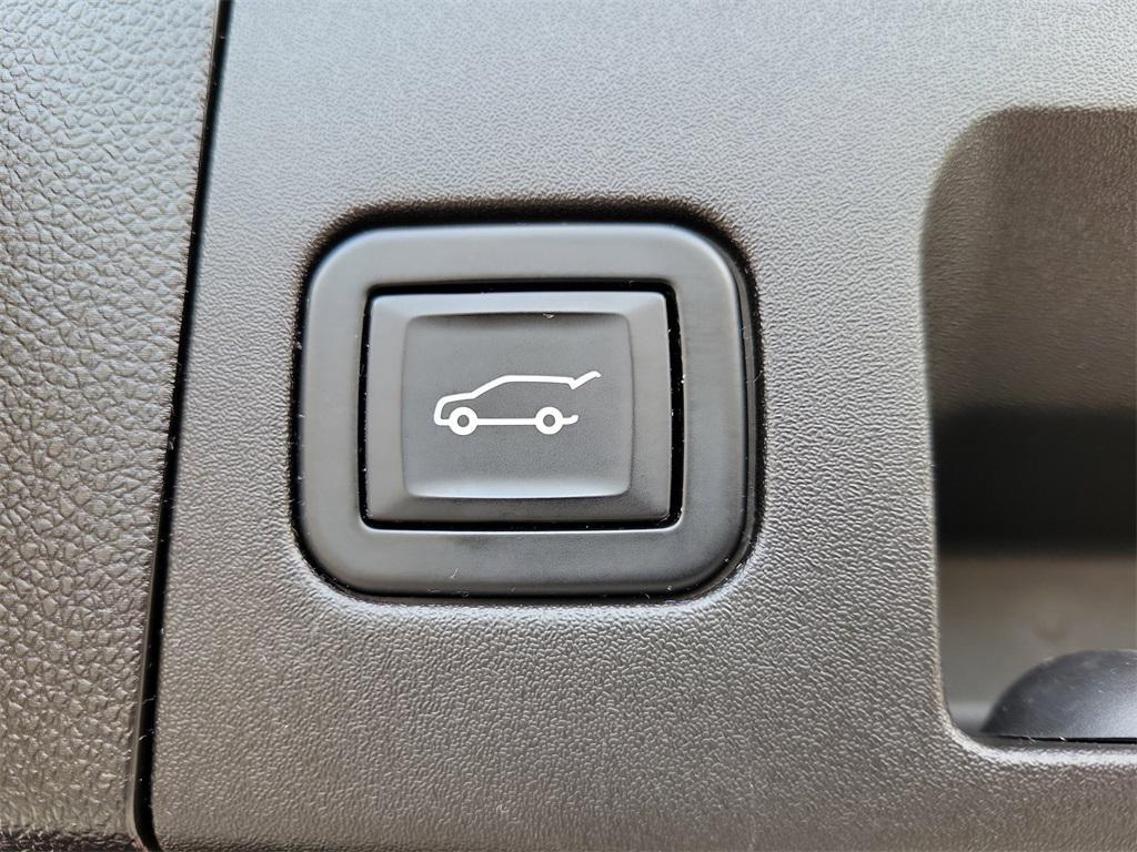 used 2023 Cadillac XT4 car, priced at $29,849