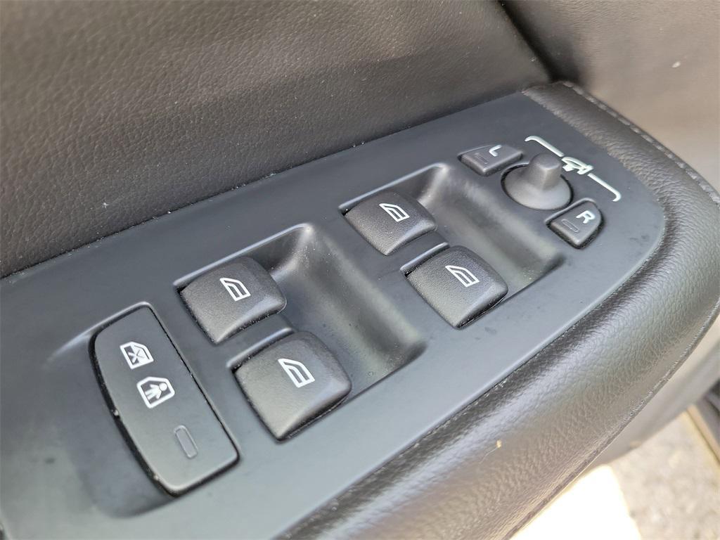 used 2022 Volvo S60 car, priced at $21,999